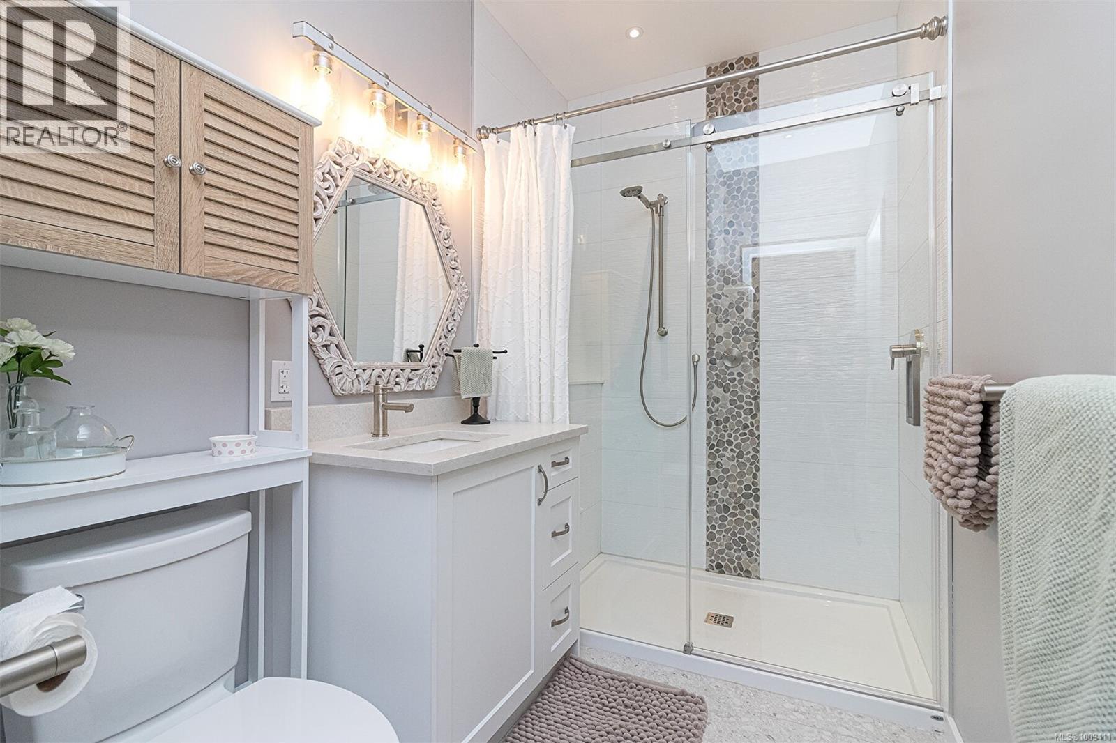 1680 Barrett Dr, North Saanich