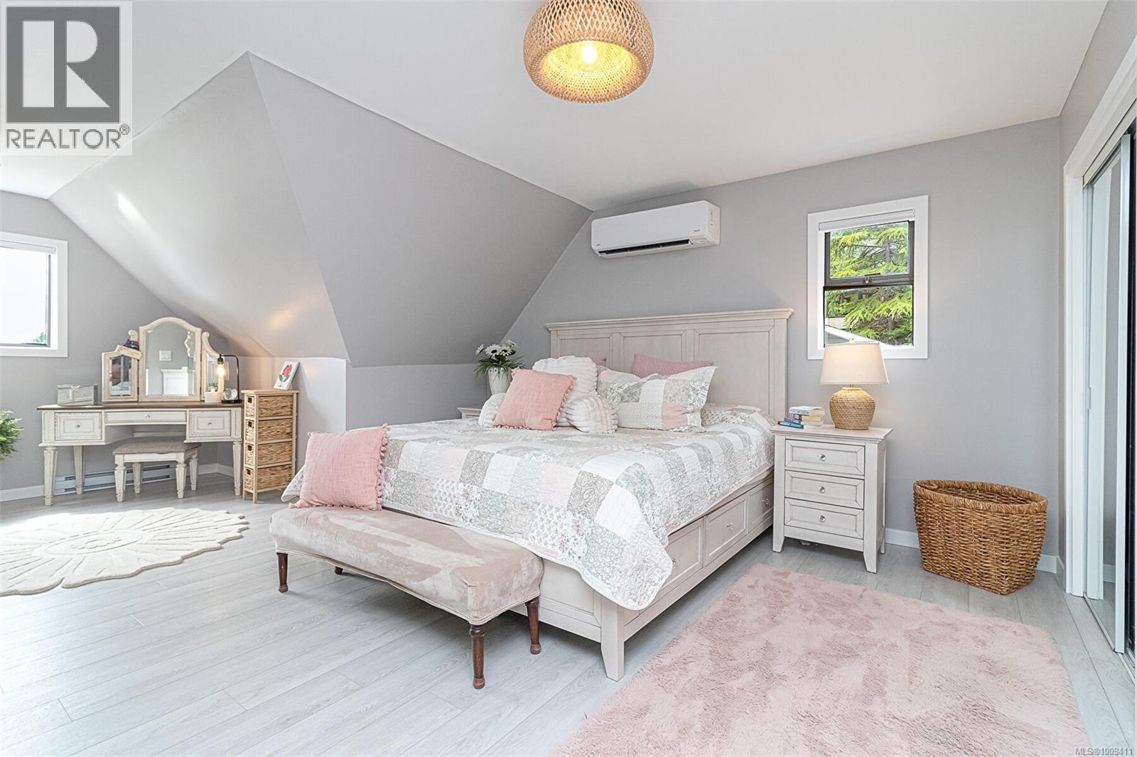 1680 Barrett Dr, North Saanich