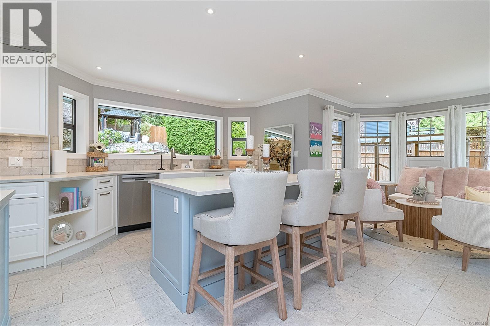 1680 Barrett Dr, North Saanich