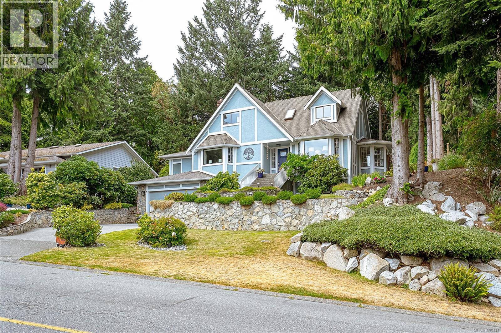 1680 Barrett Dr, North Saanich