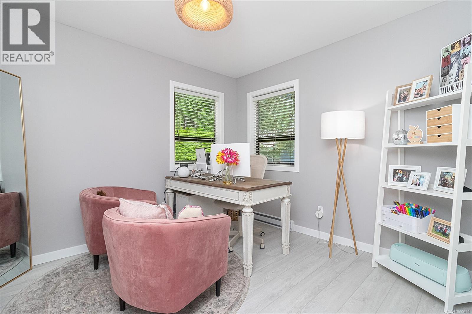 1680 Barrett Dr, North Saanich