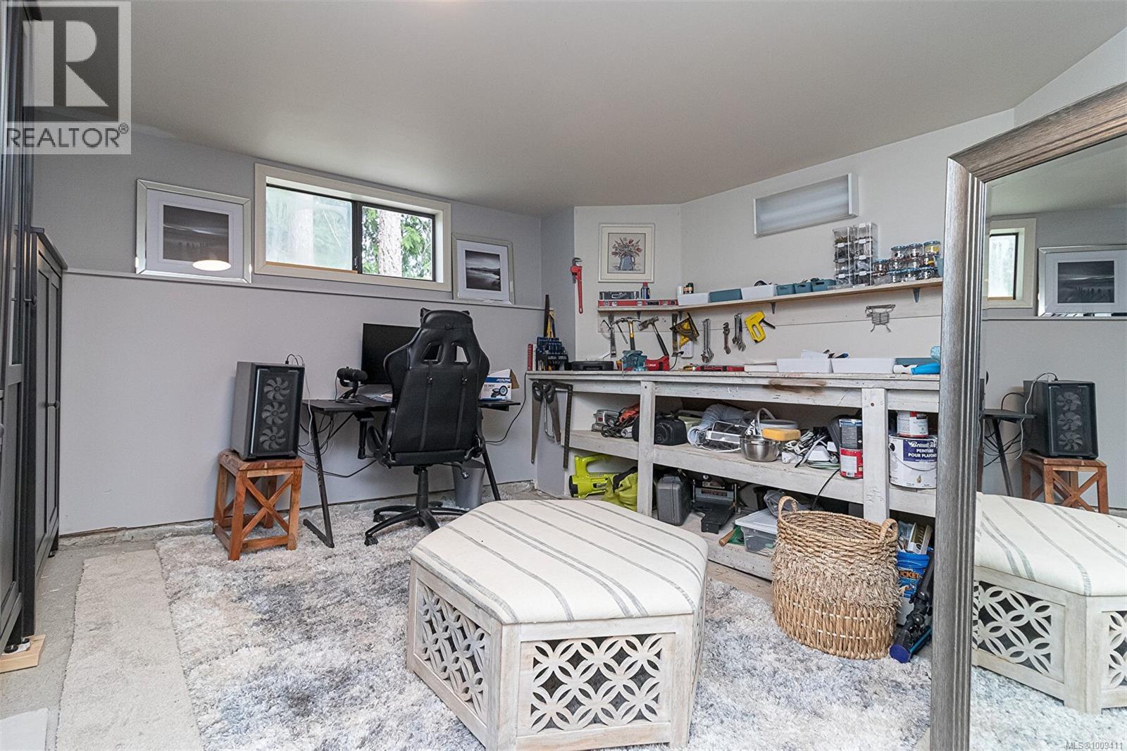 1680 Barrett Dr, North Saanich