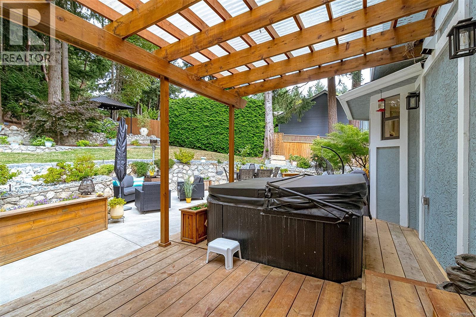 1680 Barrett Dr, North Saanich