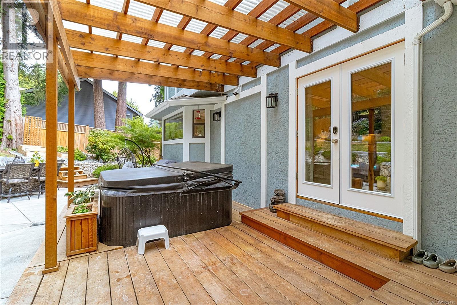 1680 Barrett Dr, North Saanich