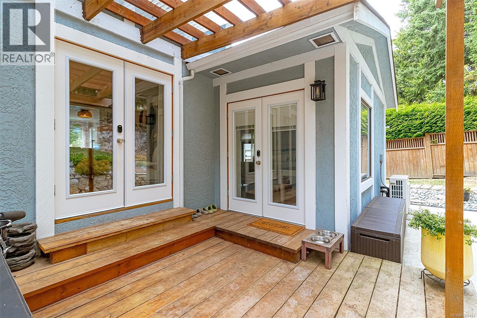 1680 Barrett Dr, North Saanich