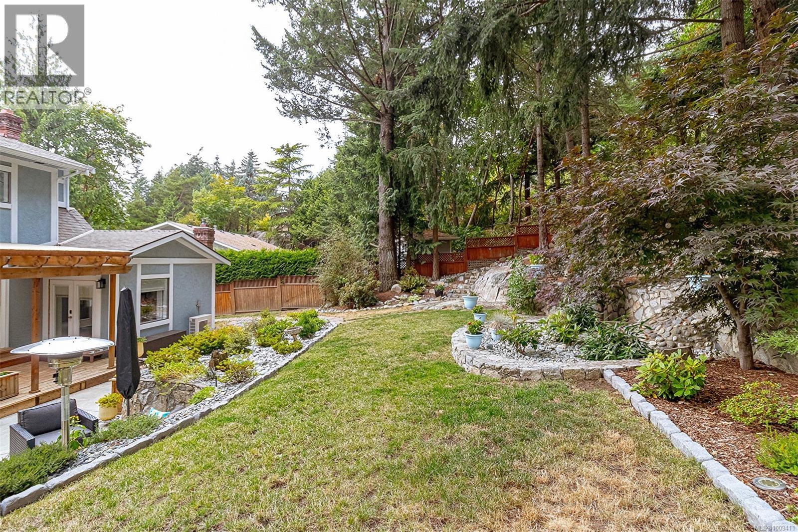 1680 Barrett Dr, North Saanich