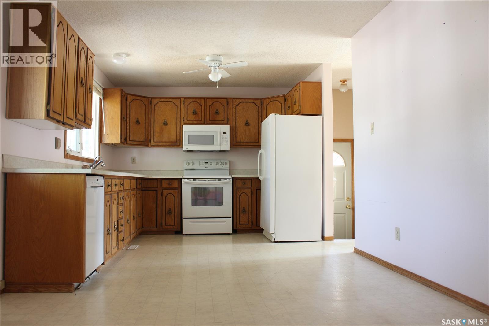 Photo 12 of 54 Buttercup Crescent Nw, Moose Jaw SK