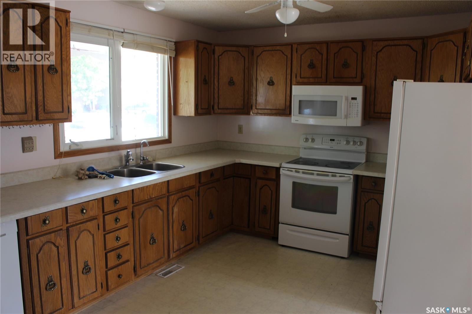 Photo 13 of 54 Buttercup Crescent Nw, Moose Jaw SK