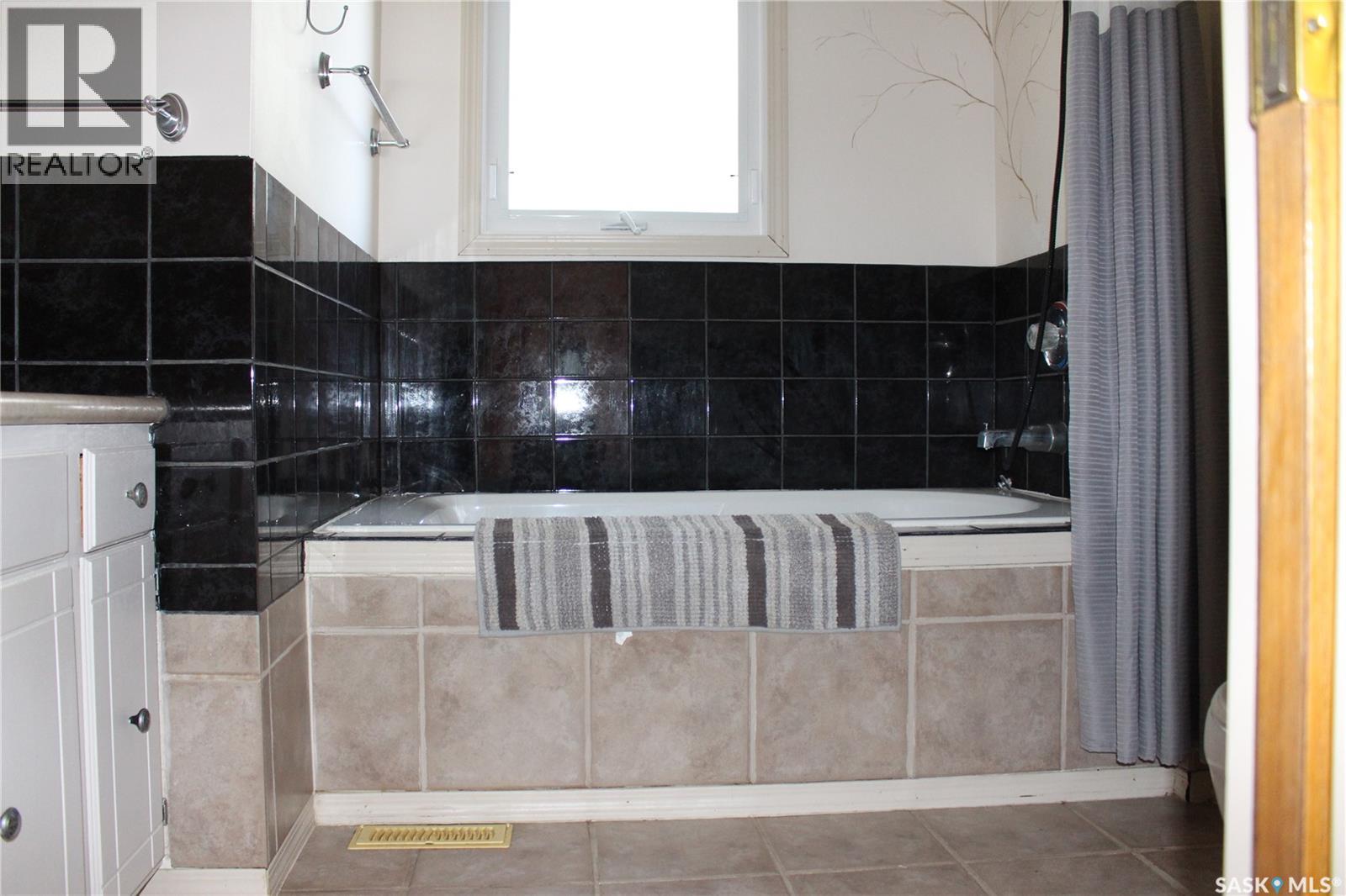 Photo 17 of 54 Buttercup Crescent Nw, Moose Jaw SK