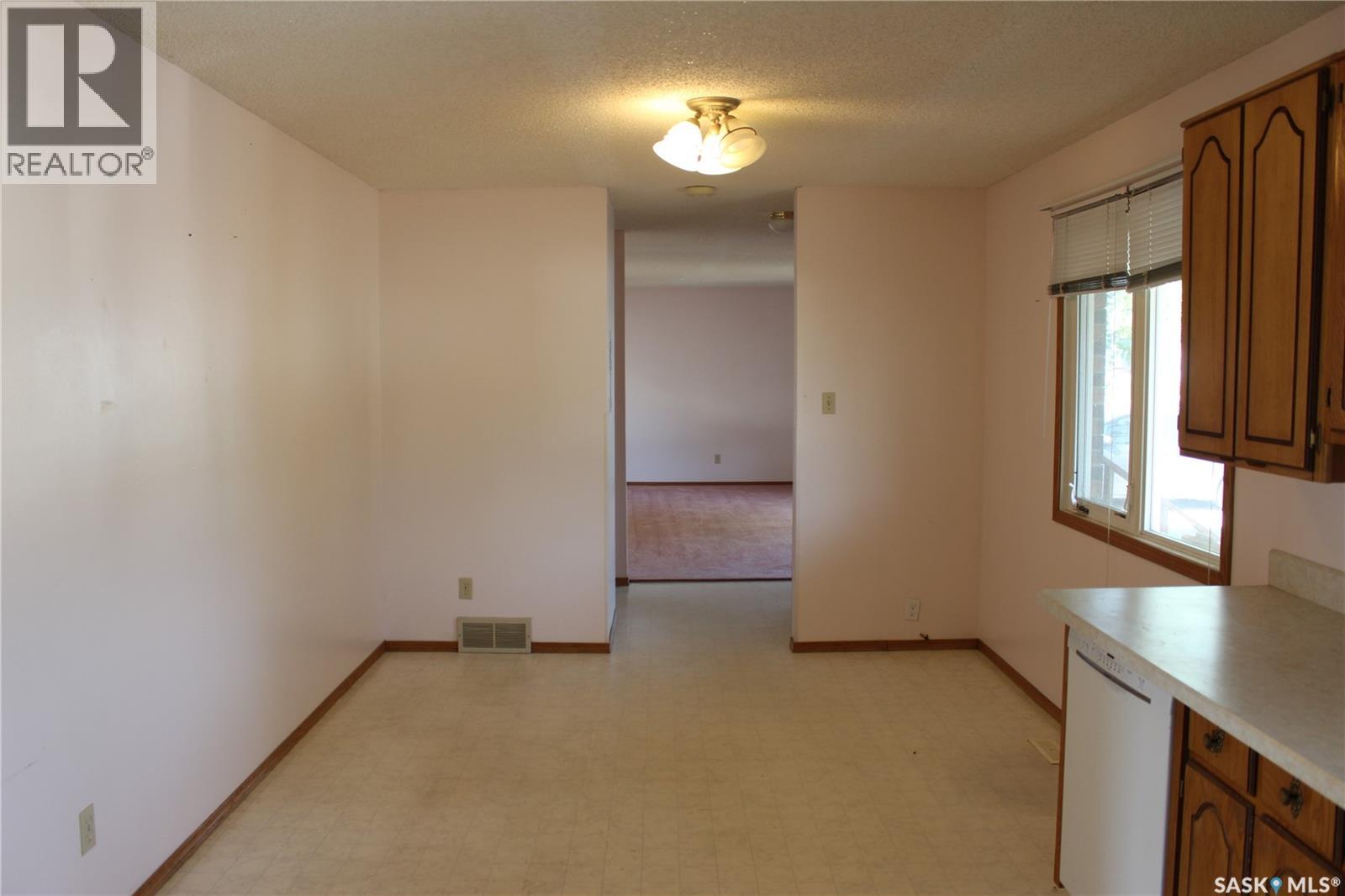 Photo 14 of 54 Buttercup Crescent Nw, Moose Jaw SK