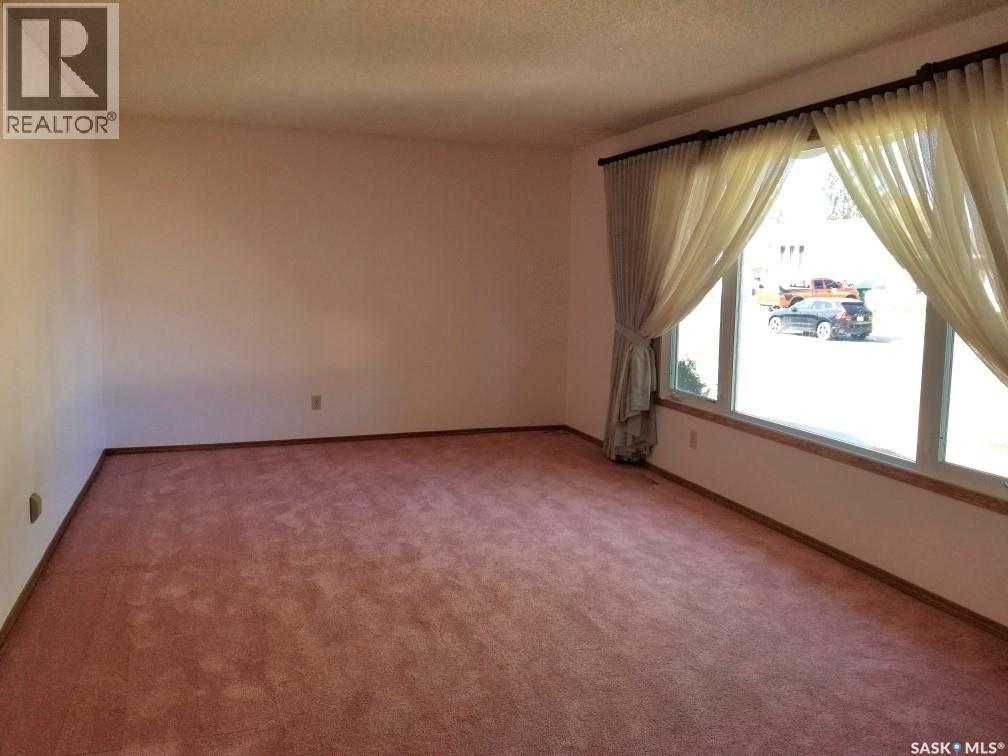 Photo 7 of 54 Buttercup Crescent Nw, Moose Jaw SK