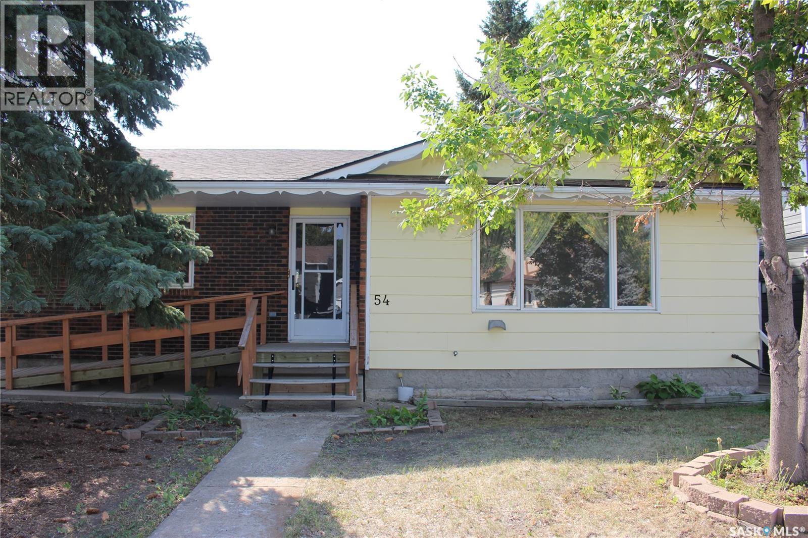 Photo 2 of 54 Buttercup Crescent Nw, Moose Jaw SK