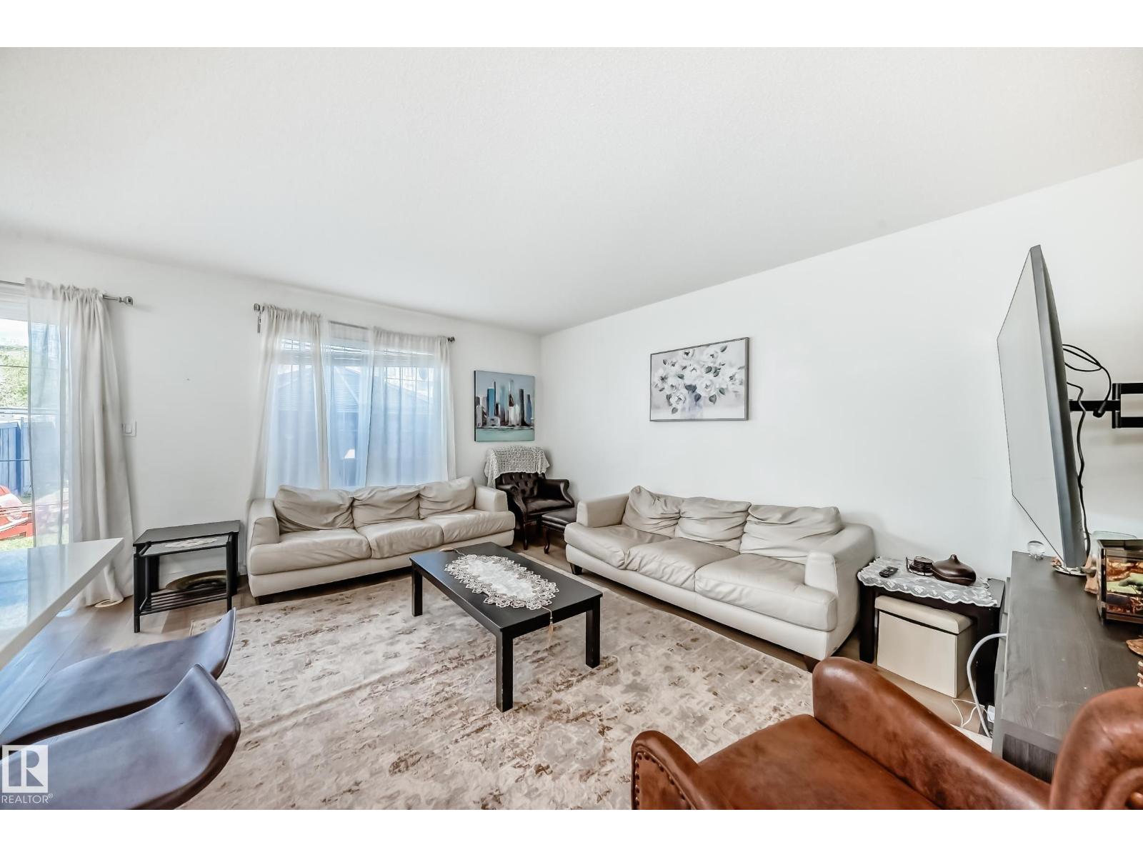 Photo 10 of 13418 166 Av Nw, Edmonton AB