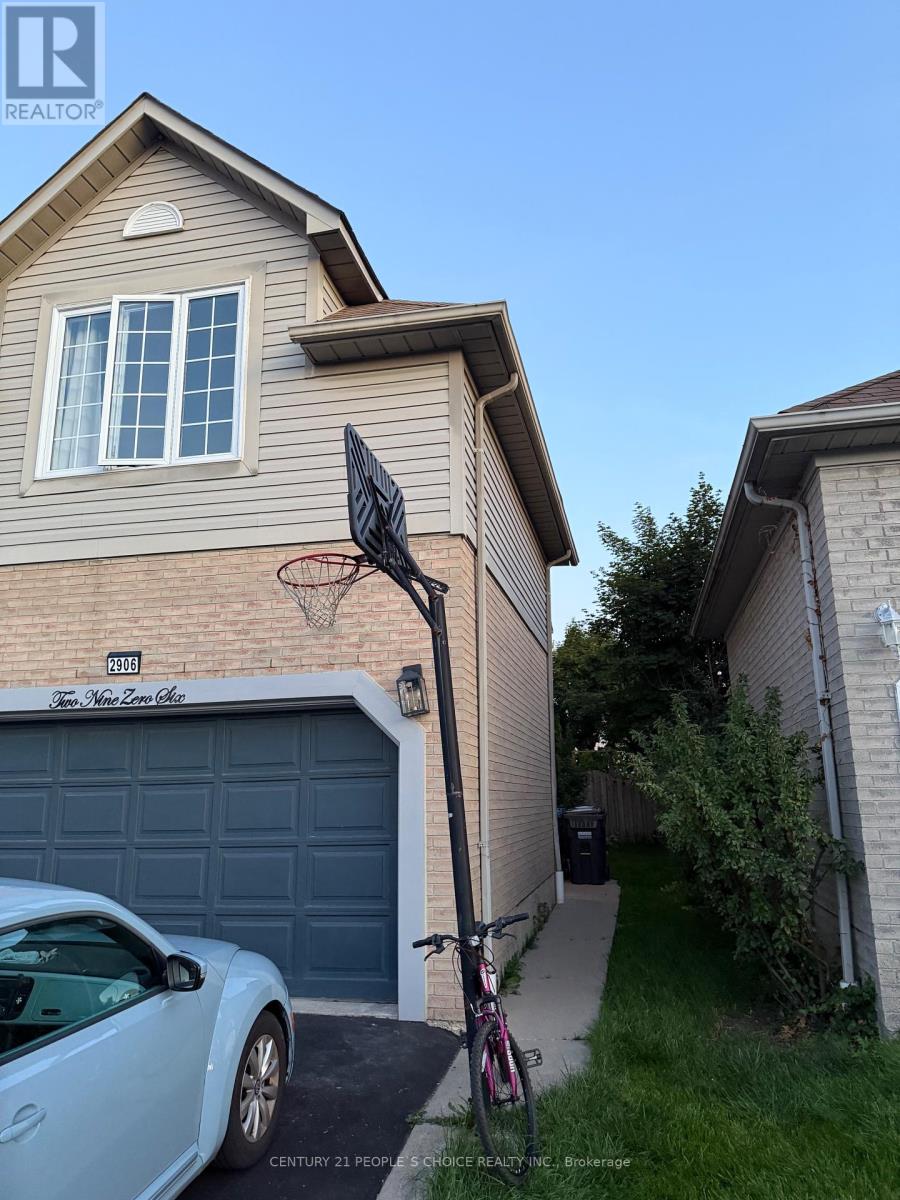 Photo 2 of Bsmt 2906 Peacock Drive, Mississauga ON