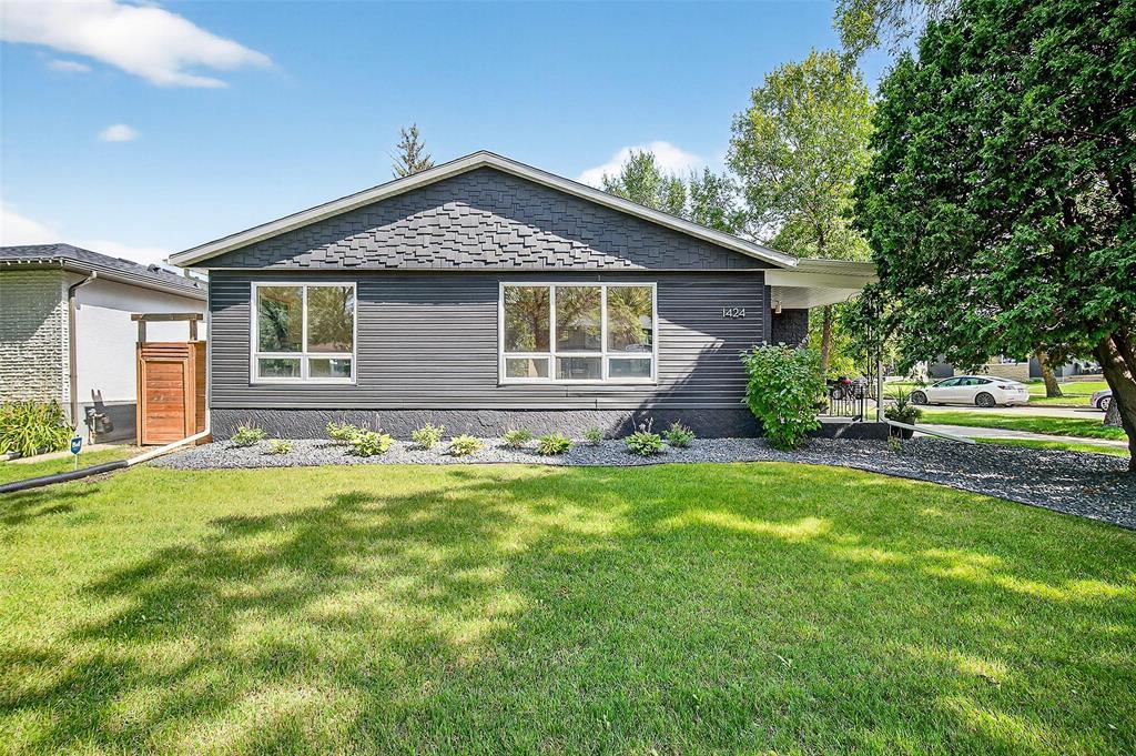 Photo 1 of 1424 Mathers Bay E, Winnipeg MB