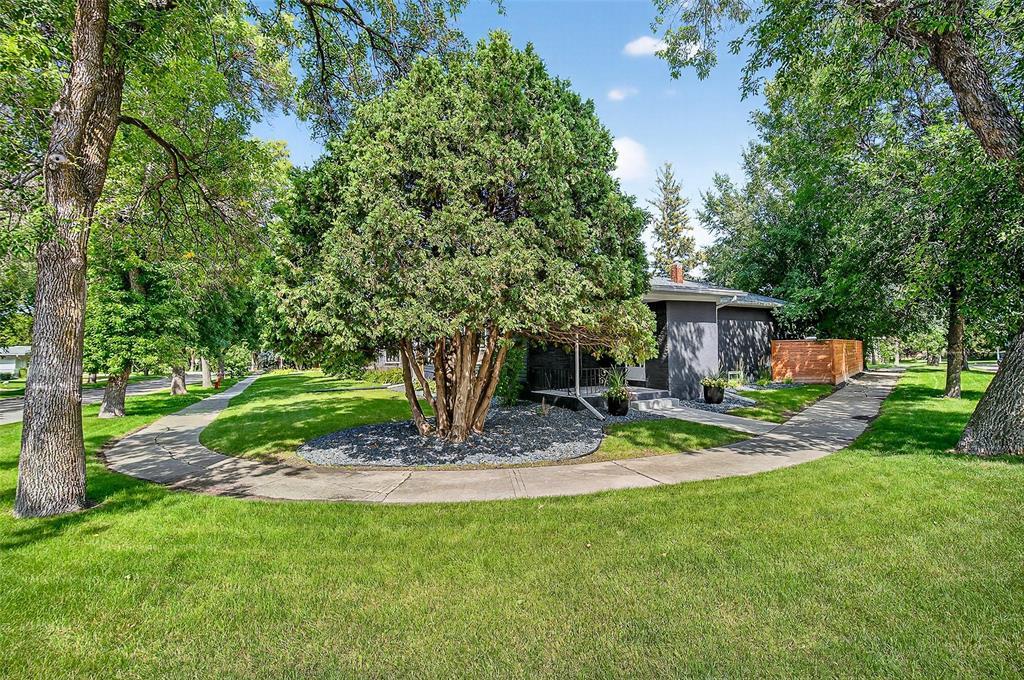 Photo 3 of 1424 Mathers Bay E, Winnipeg MB