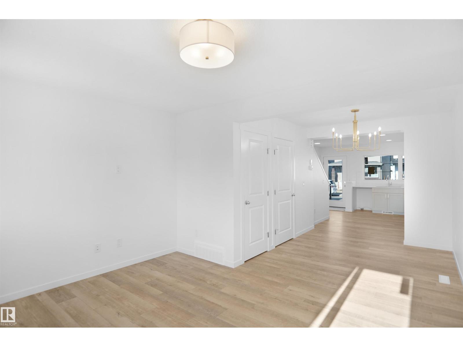 Photo 11 of 2107 210 St Nw, Edmonton AB
