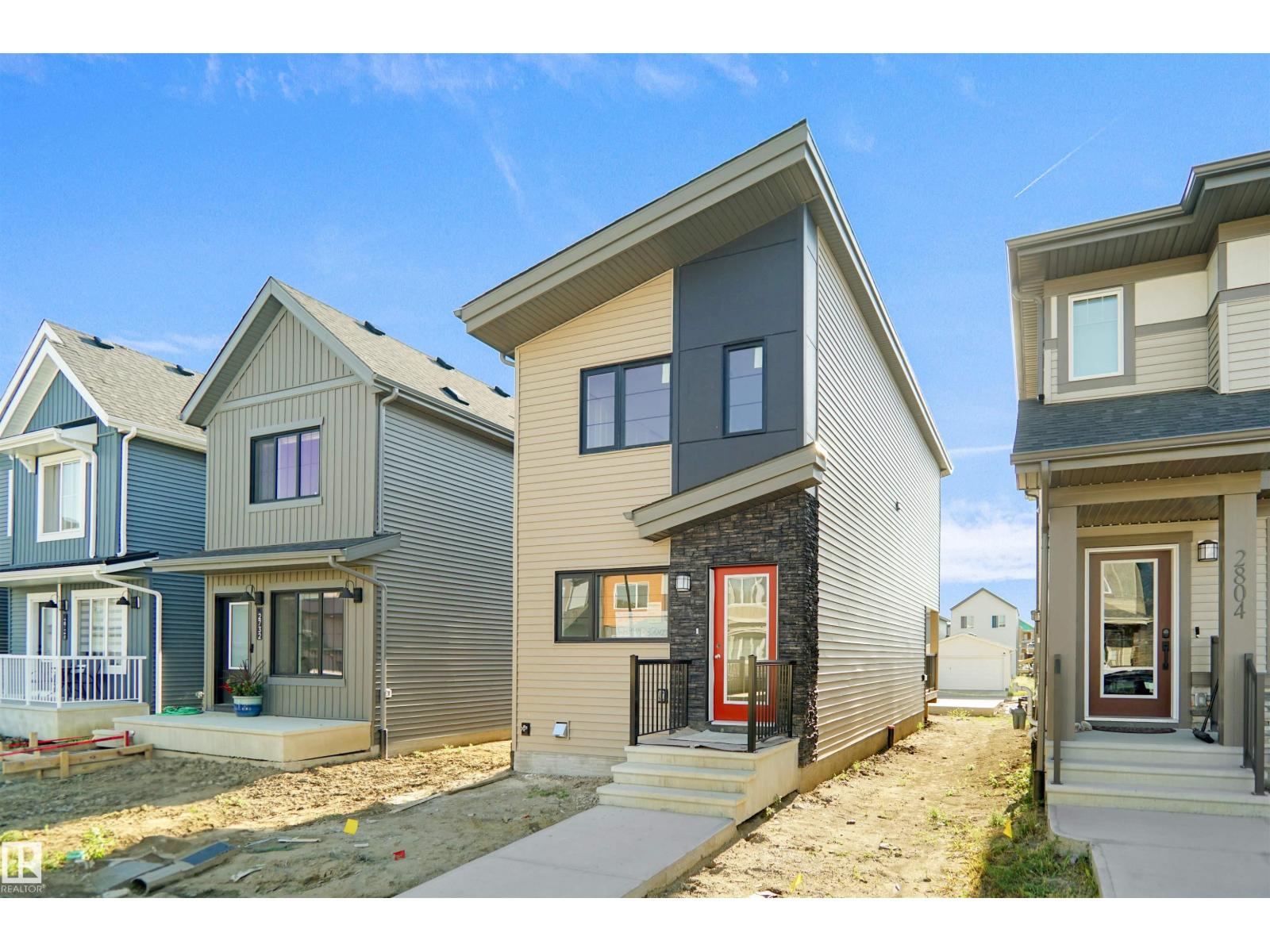 Photo 2 of 2107 210 St Nw, Edmonton AB