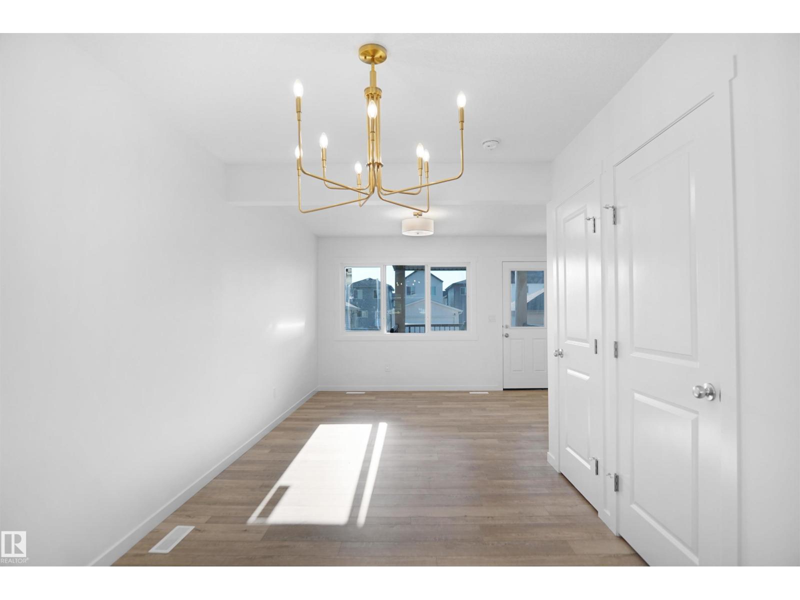 Photo 8 of 2107 210 St Nw, Edmonton AB