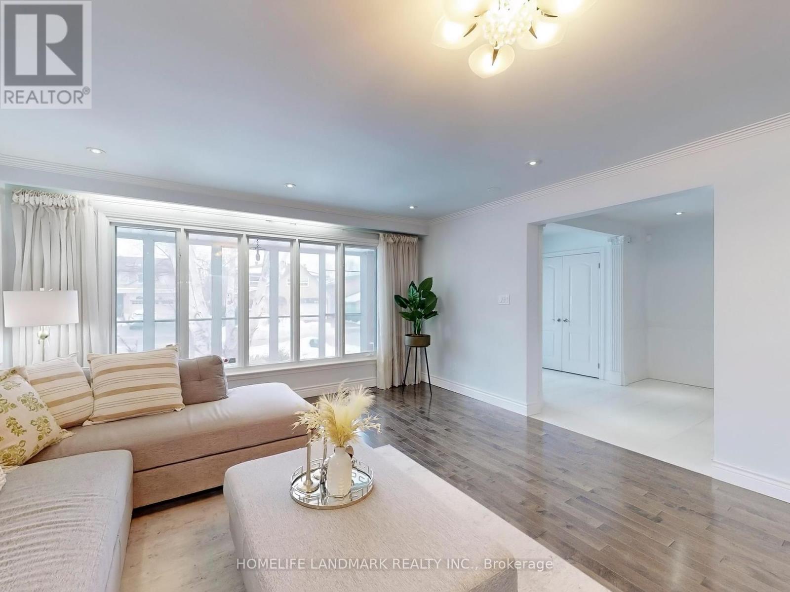 Photo 8 of 4 Sydnor Road, Toronto ON