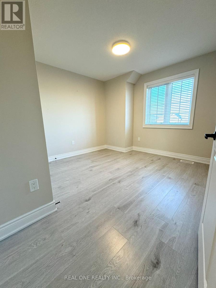 Photo 13 of 318 Coronation Road, Whitby ON