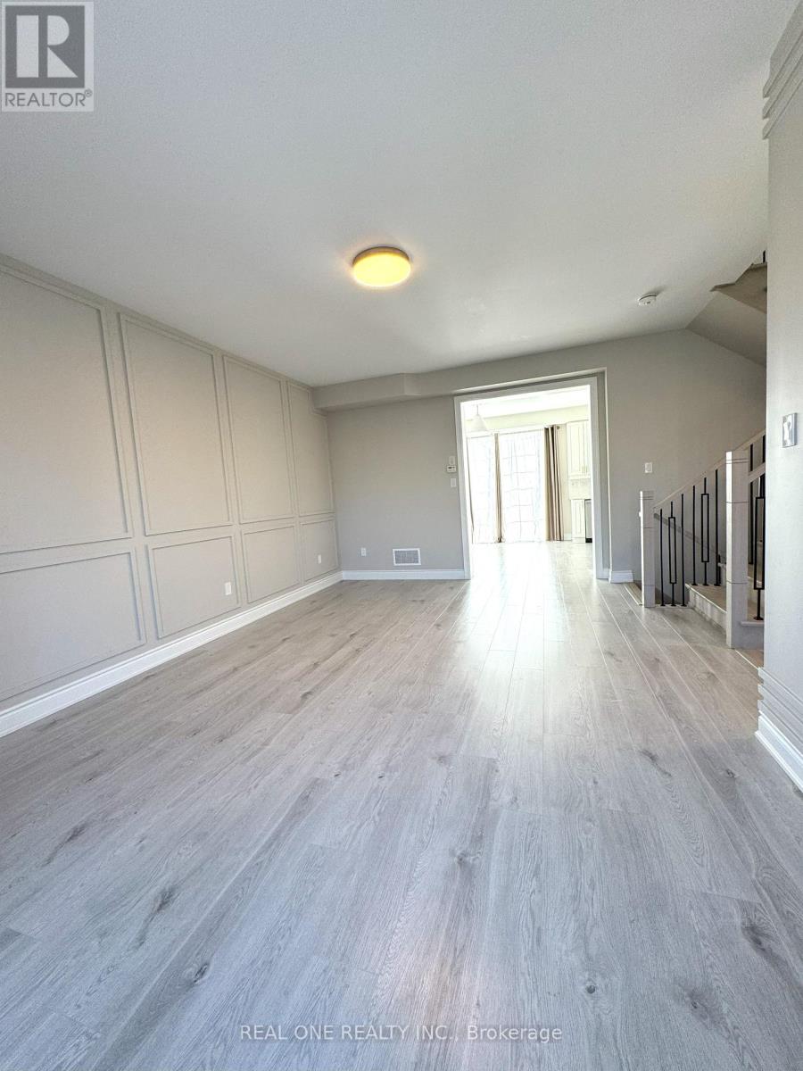 Photo 7 of 318 Coronation Road, Whitby ON