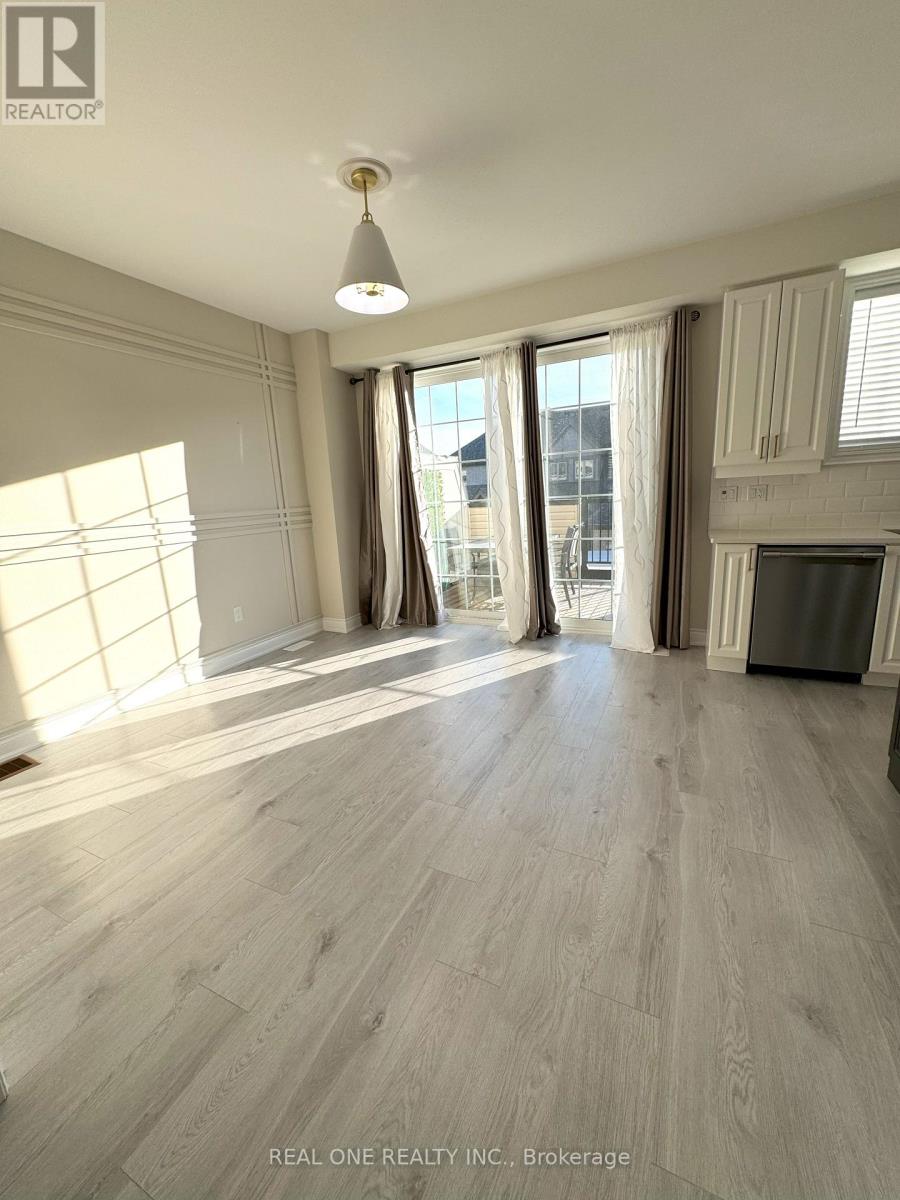 Photo 8 of 318 Coronation Road, Whitby ON