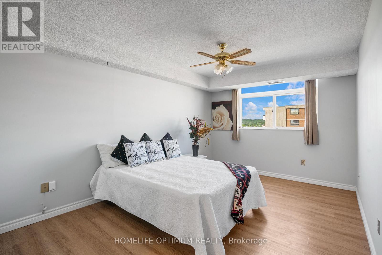 Photo 15 of 910 40 William Roe Boulevard W, Newmarket ON