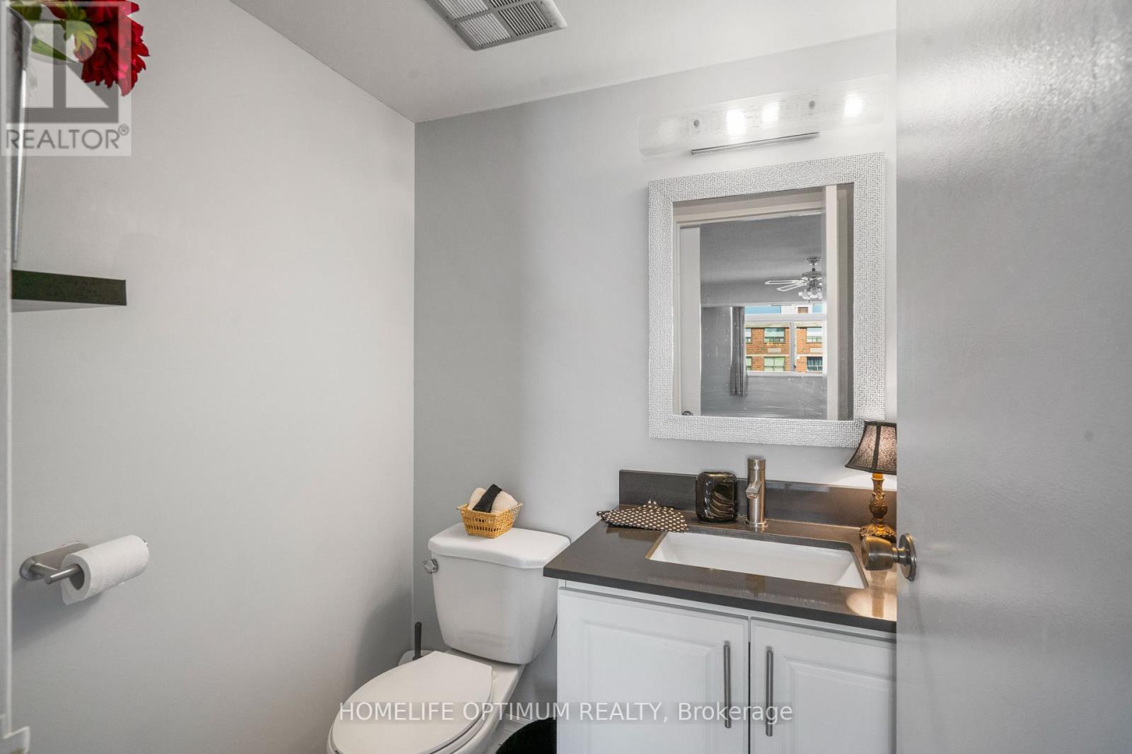 Photo 16 of 910 40 William Roe Boulevard W, Newmarket ON