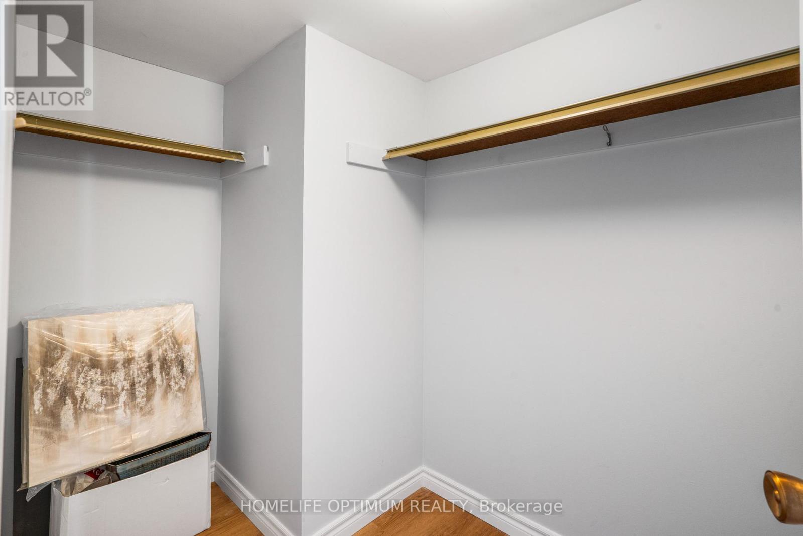 Photo 17 of 910 40 William Roe Boulevard W, Newmarket ON