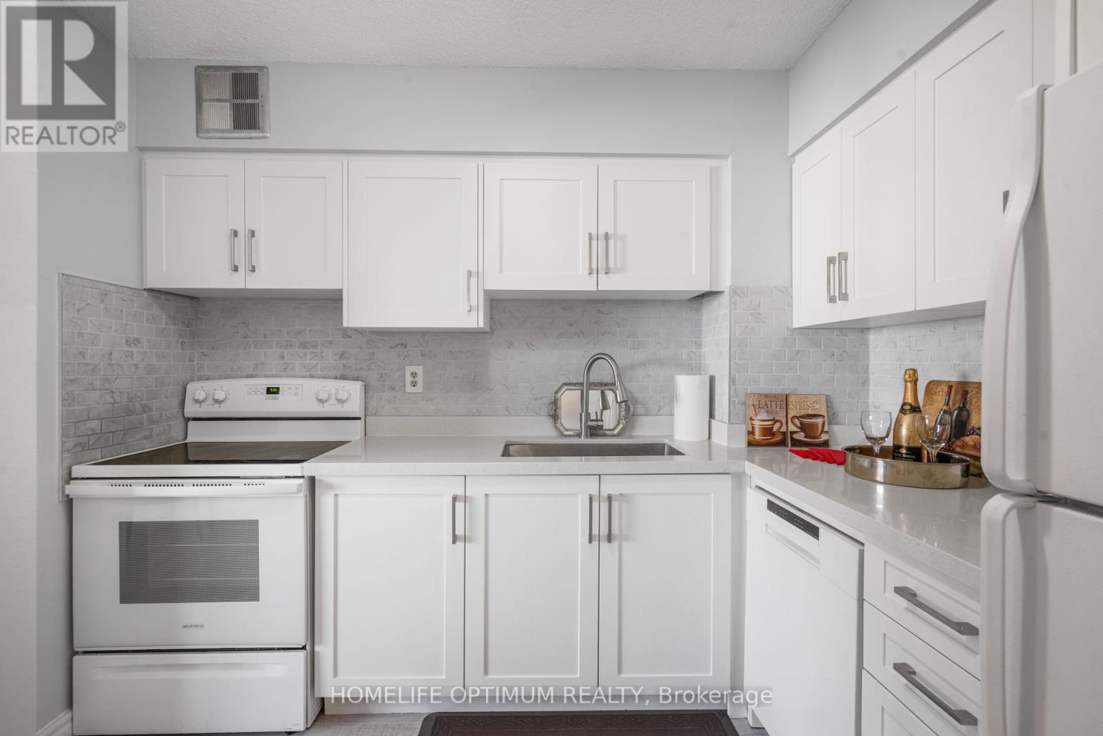 Photo 6 of 910 40 William Roe Boulevard W, Newmarket ON