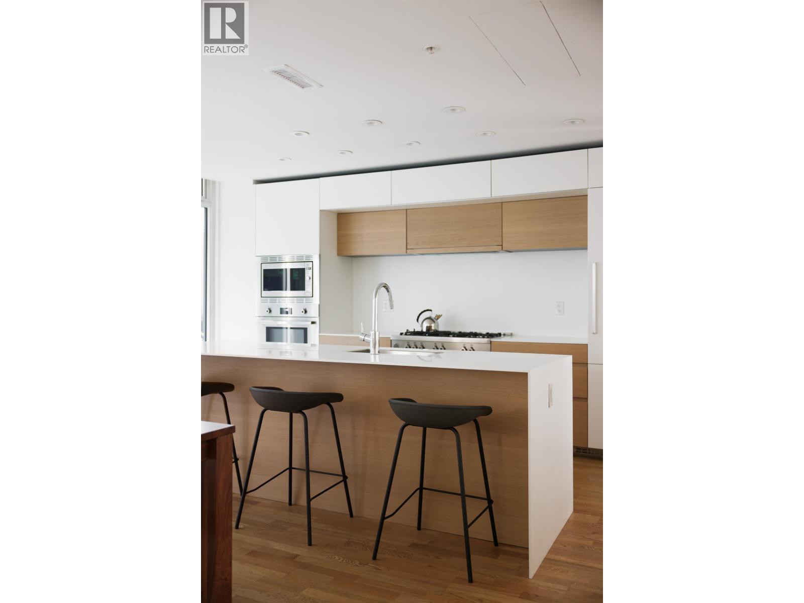 Photo 15 of 1553 W 8th Avenue, Vancouver BC