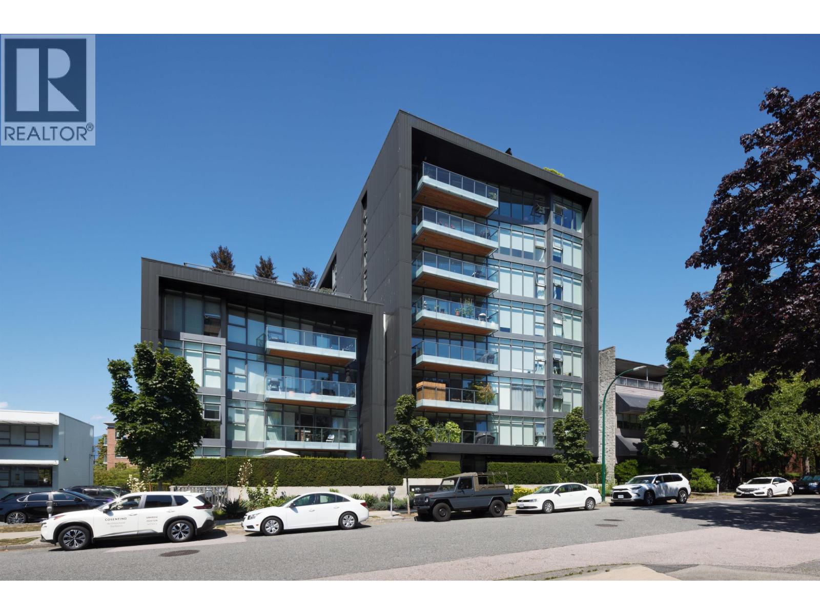 Photo 1 of 1553 W 8th Avenue, Vancouver BC