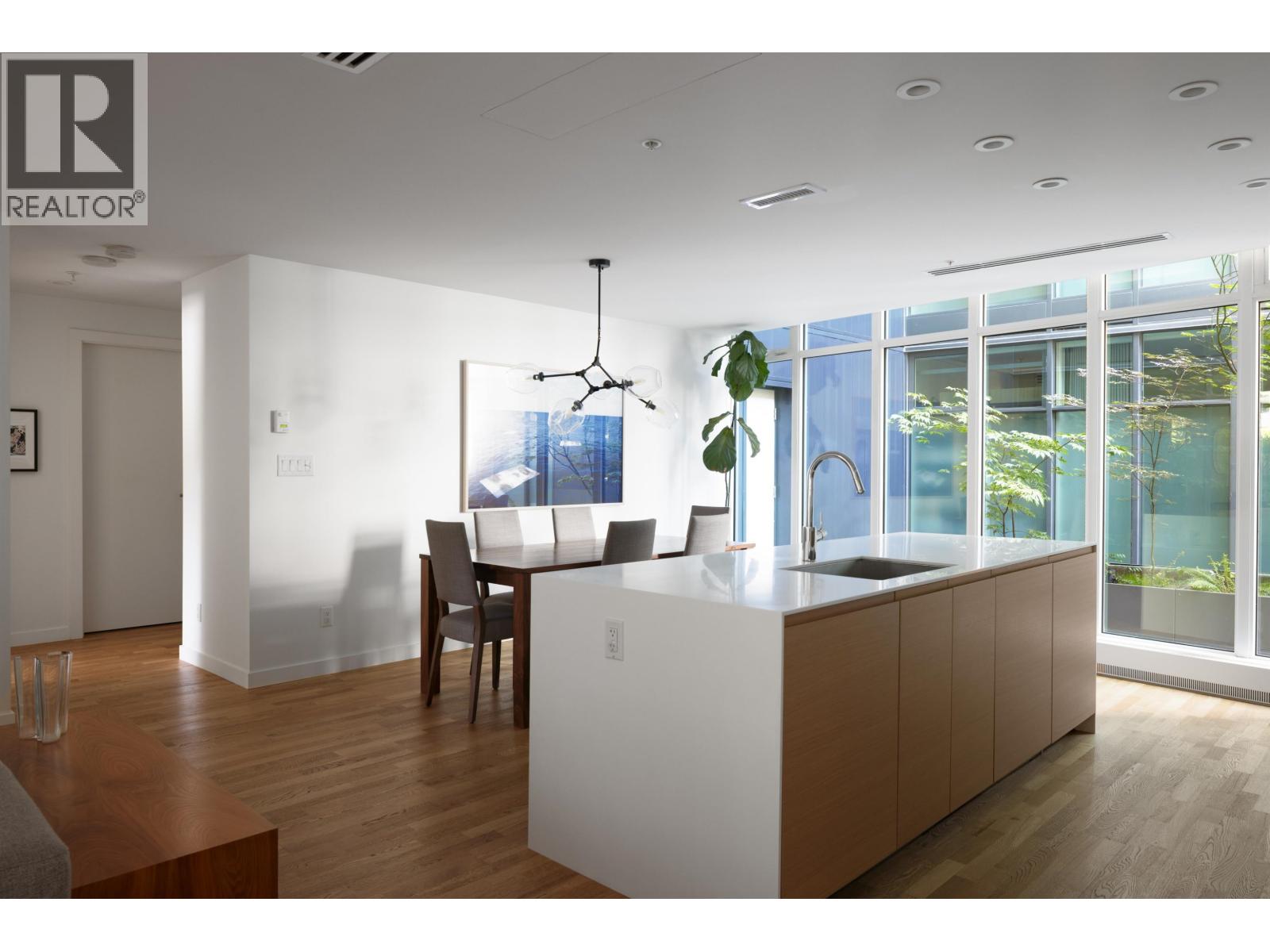 Photo 9 of 1553 W 8th Avenue, Vancouver BC