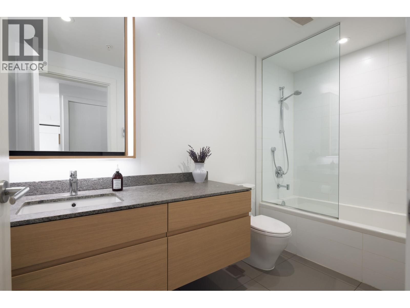 Photo 38 of 1553 W 8th Avenue, Vancouver BC