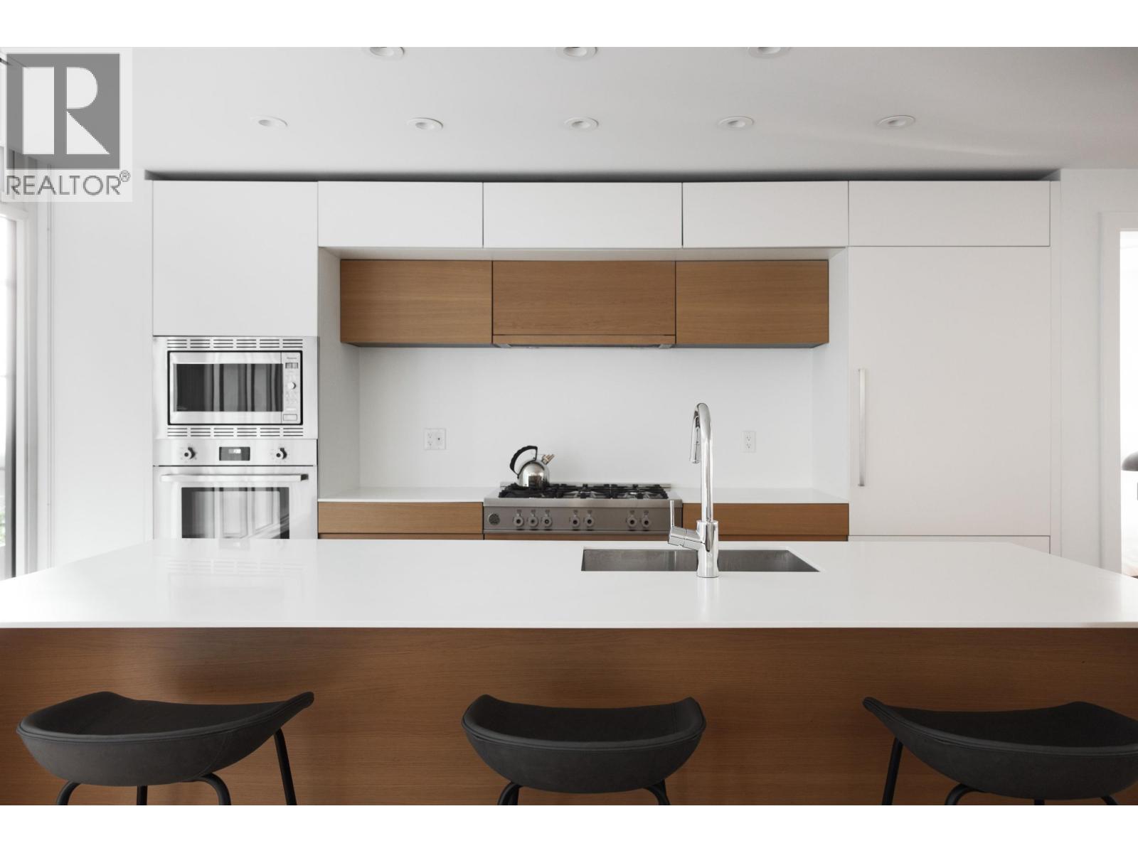 Photo 11 of 1553 W 8th Avenue, Vancouver BC