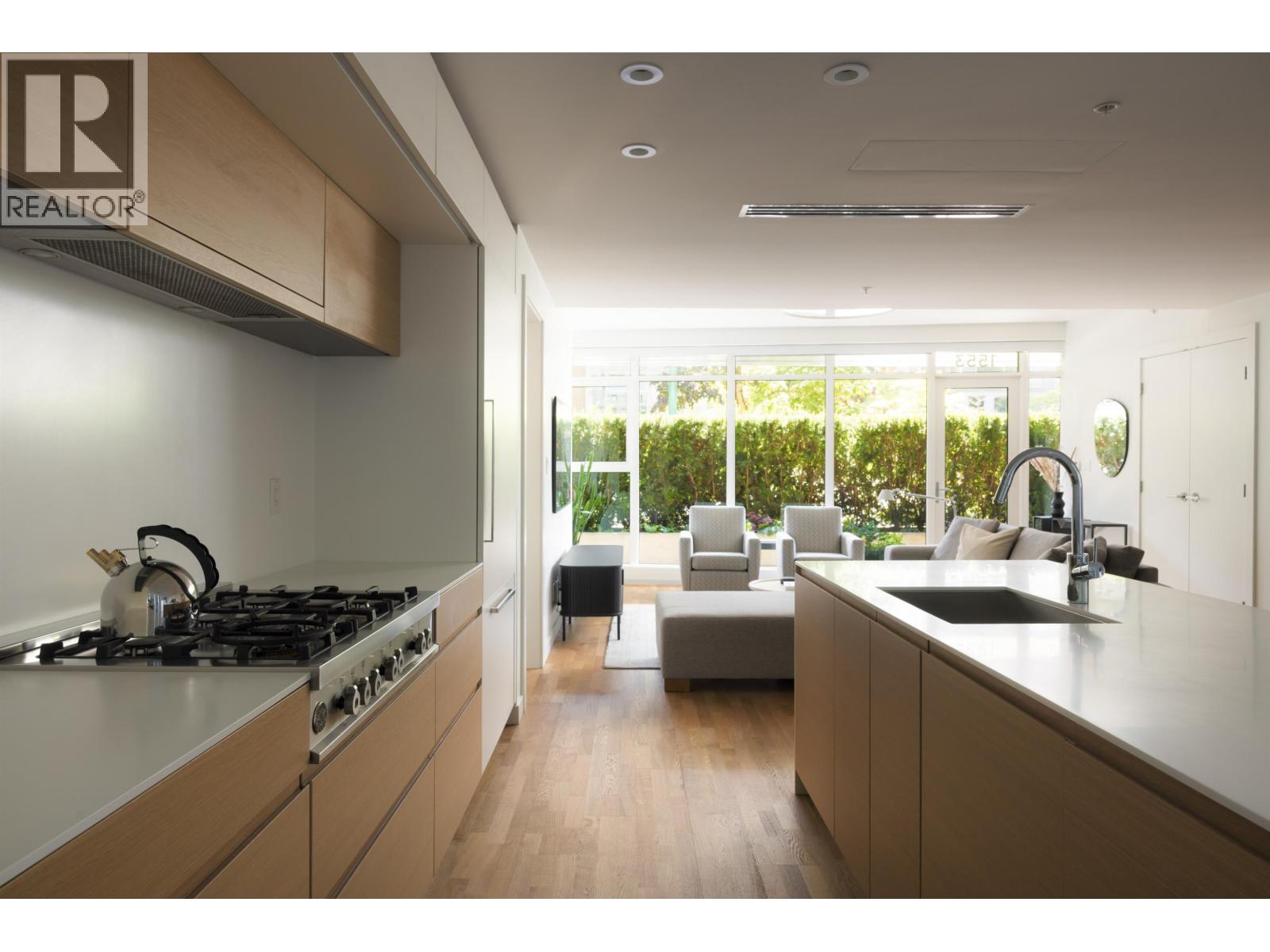 Photo 17 of 1553 W 8th Avenue, Vancouver BC
