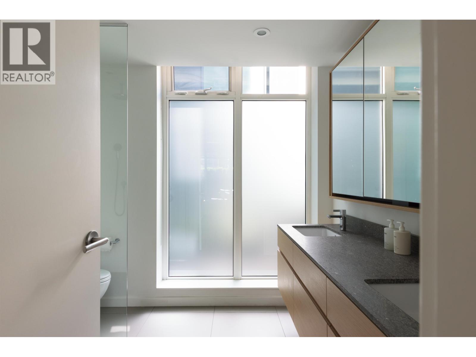 Photo 28 of 1553 W 8th Avenue, Vancouver BC