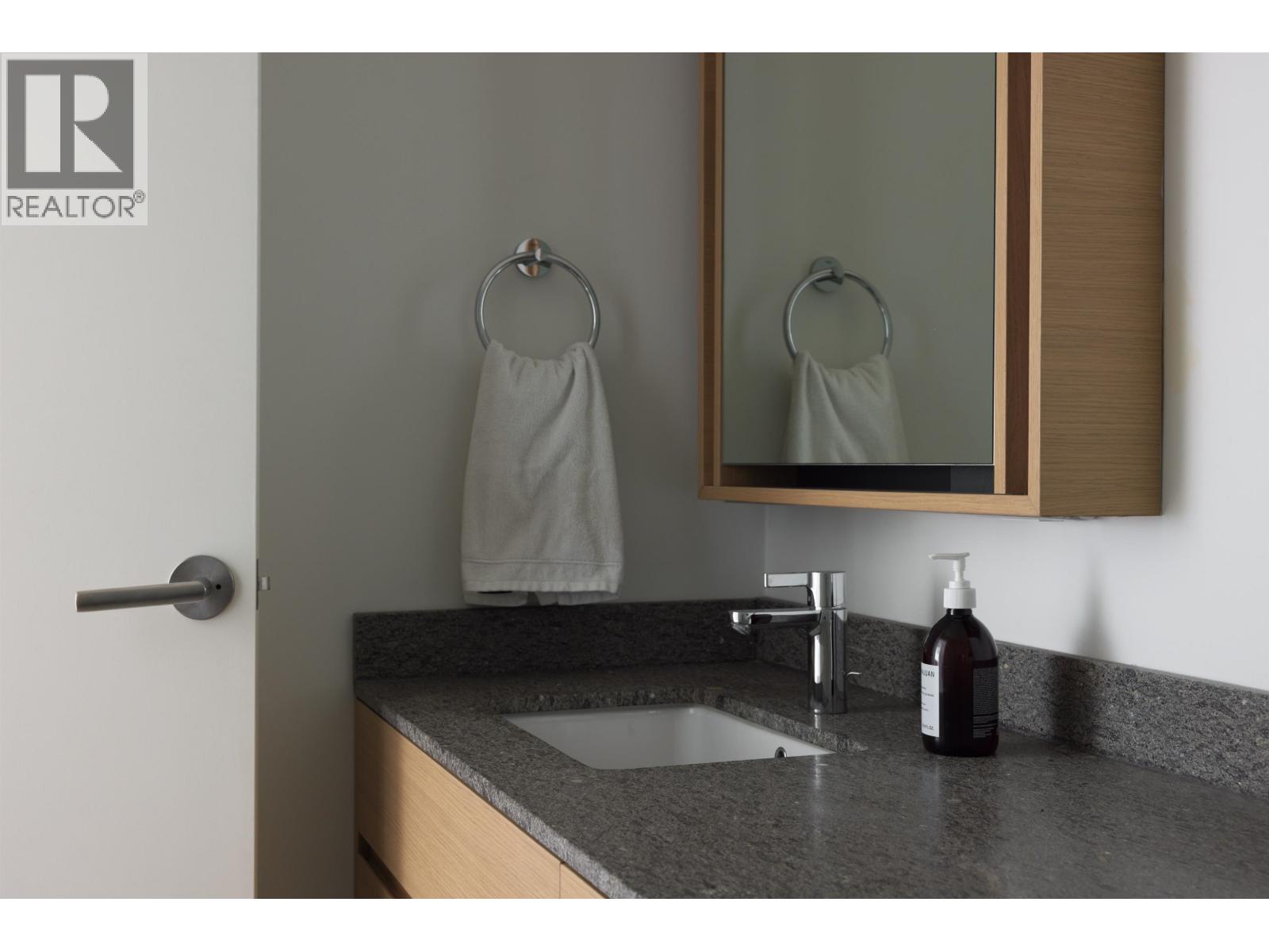 Photo 36 of 1553 W 8th Avenue, Vancouver BC
