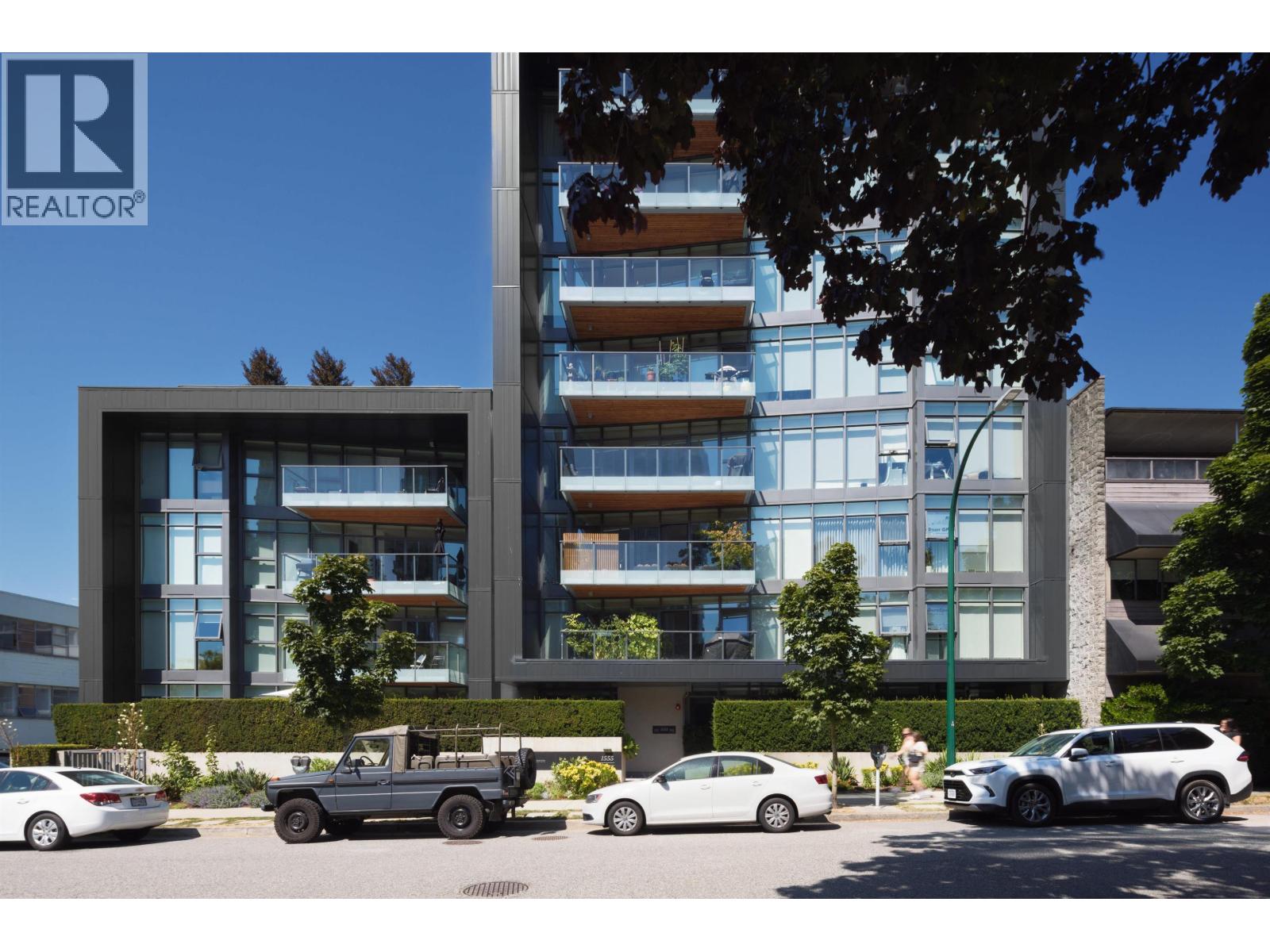 Photo 2 of 1553 W 8th Avenue, Vancouver BC