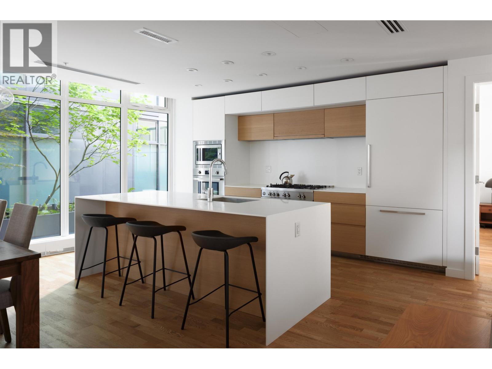 Photo 16 of 1553 W 8th Avenue, Vancouver BC