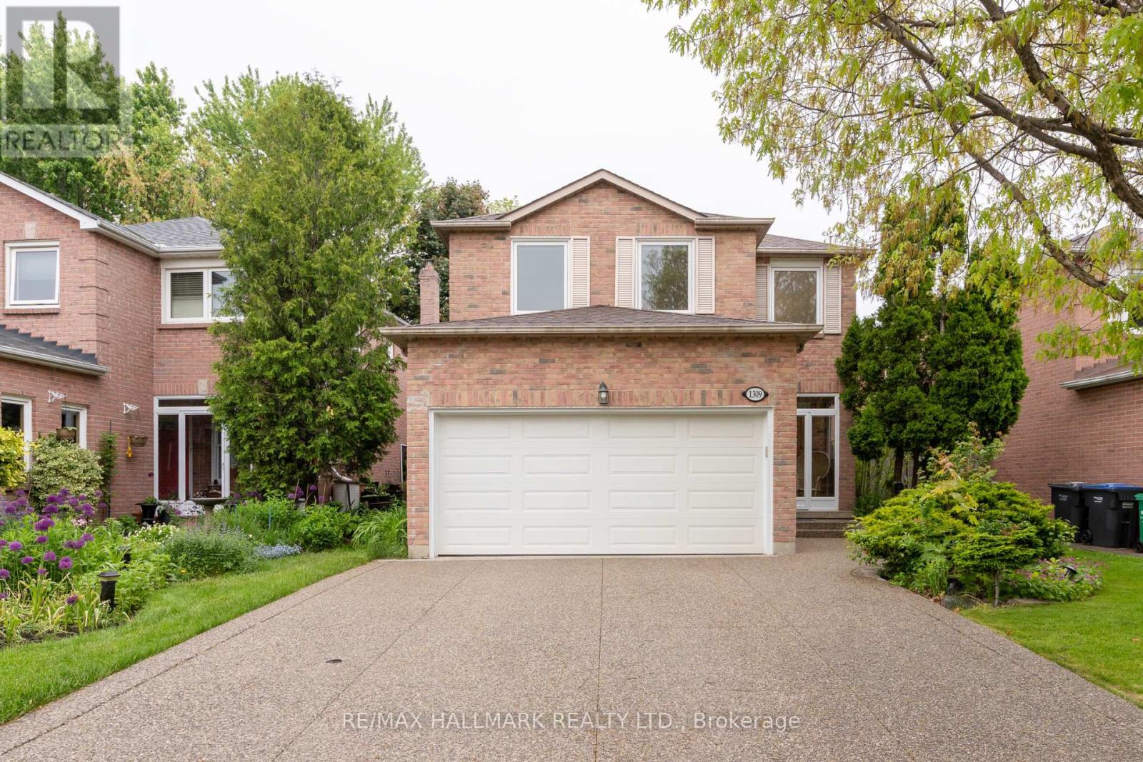 Photo 1 of 1309 Sweetbirch Court, Mississauga ON