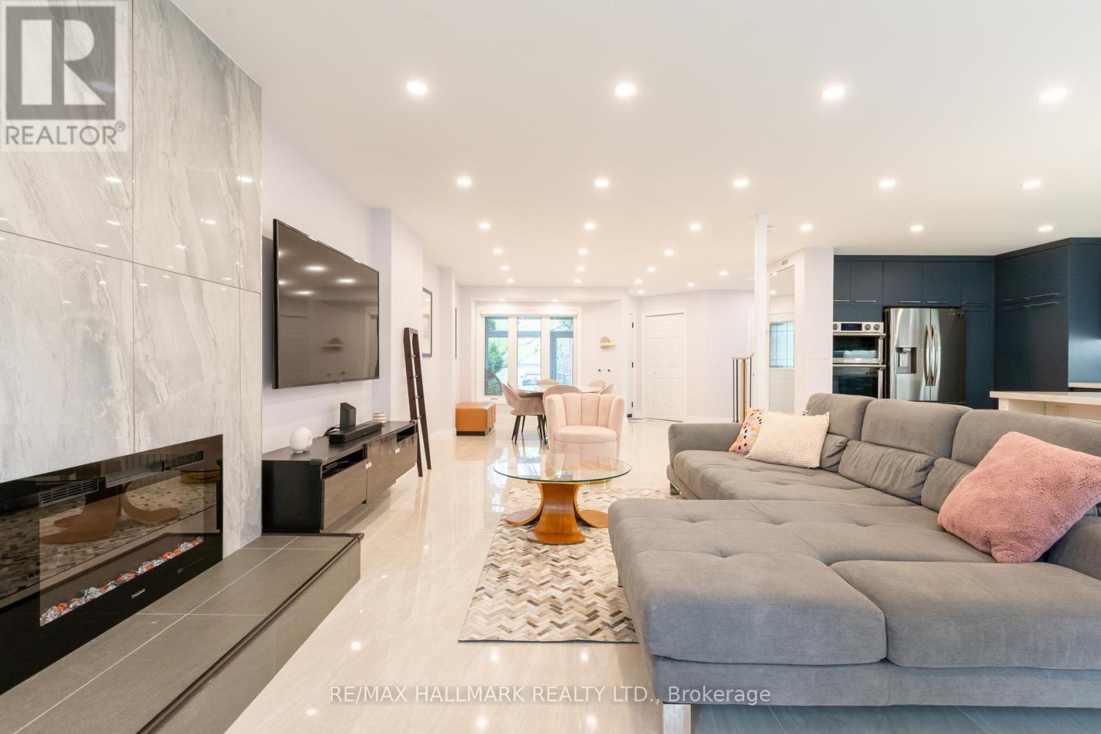 Photo 11 of 1309 Sweetbirch Court, Mississauga ON