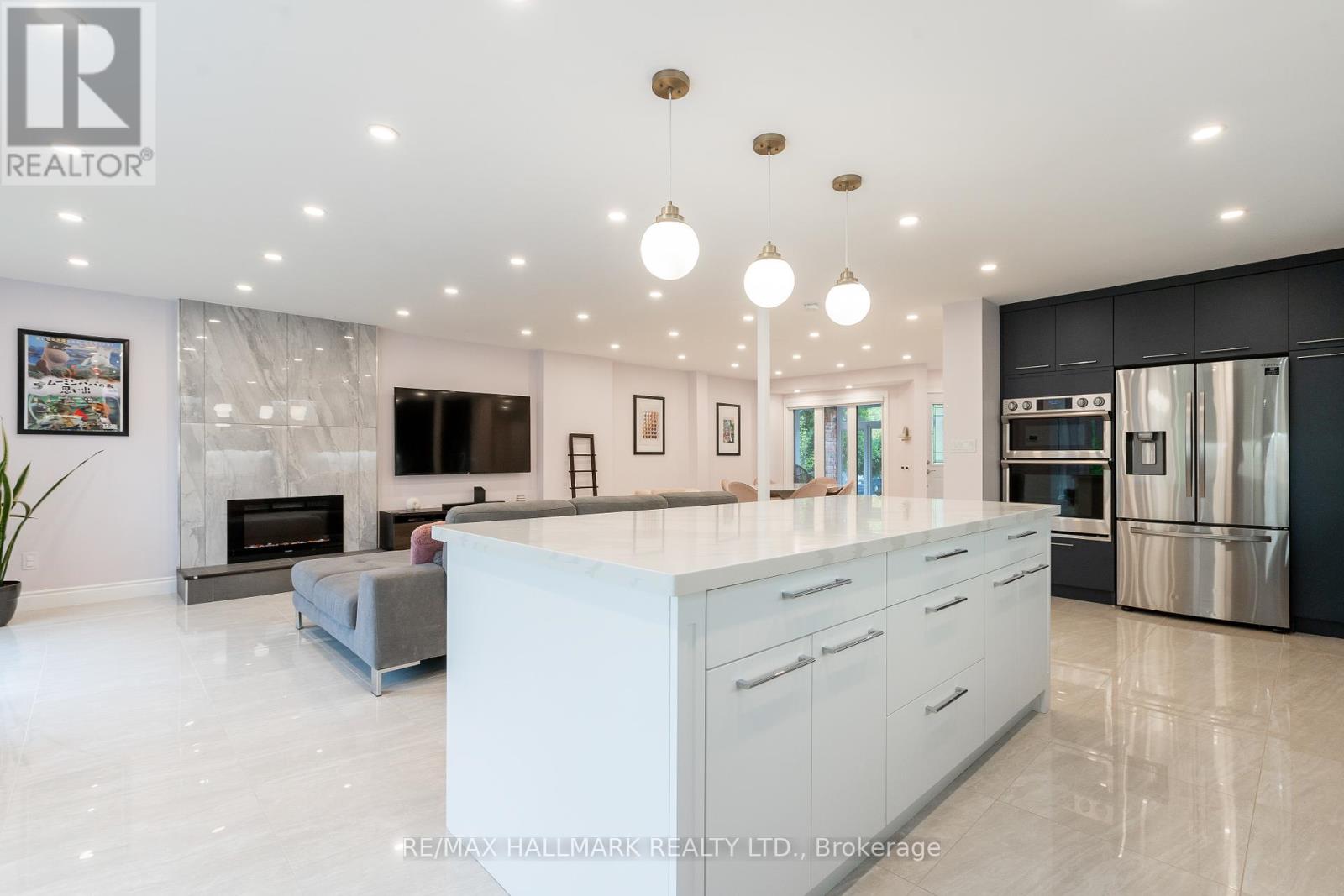 Photo 13 of 1309 Sweetbirch Court, Mississauga ON