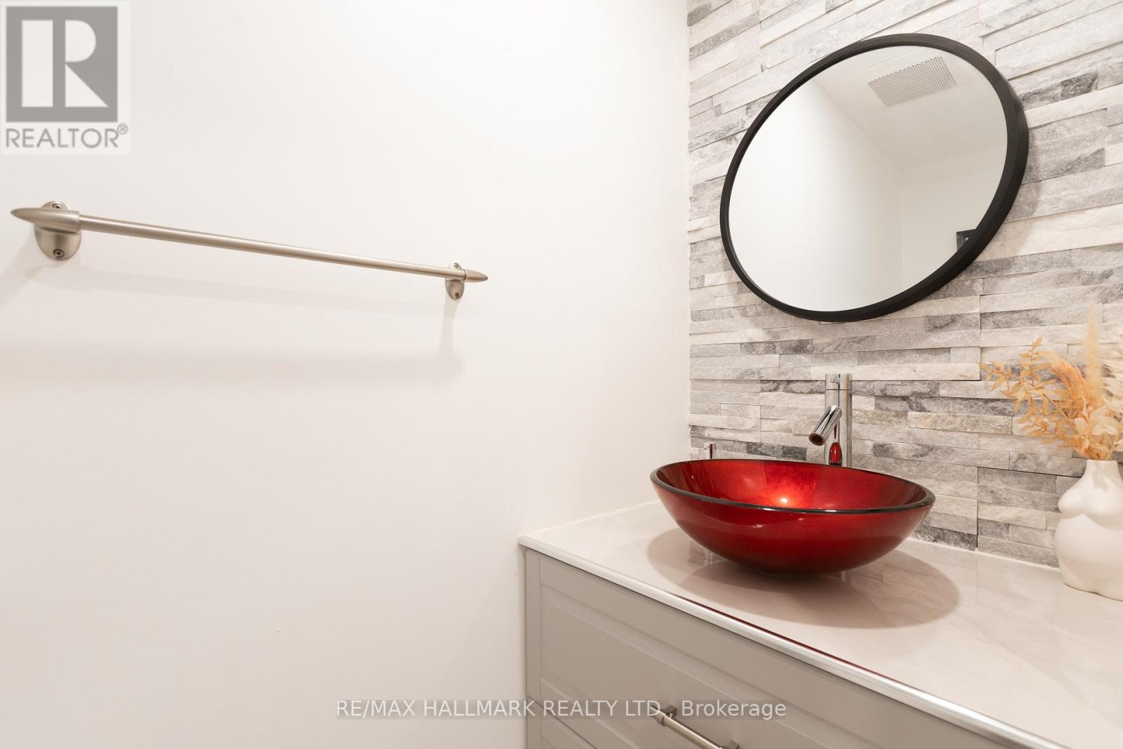 Photo 17 of 1309 Sweetbirch Court, Mississauga ON