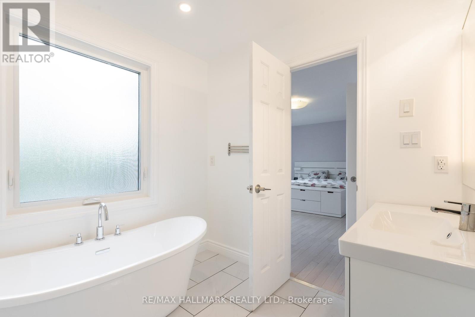 Photo 21 of 1309 Sweetbirch Court, Mississauga ON