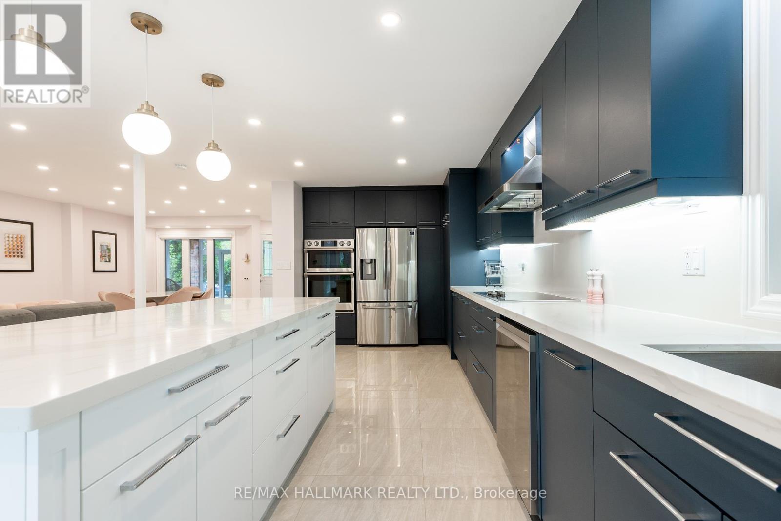 Photo 3 of 1309 Sweetbirch Court, Mississauga ON