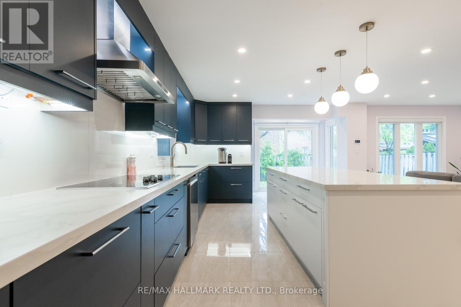 Photo 4 of 1309 Sweetbirch Court, Mississauga ON