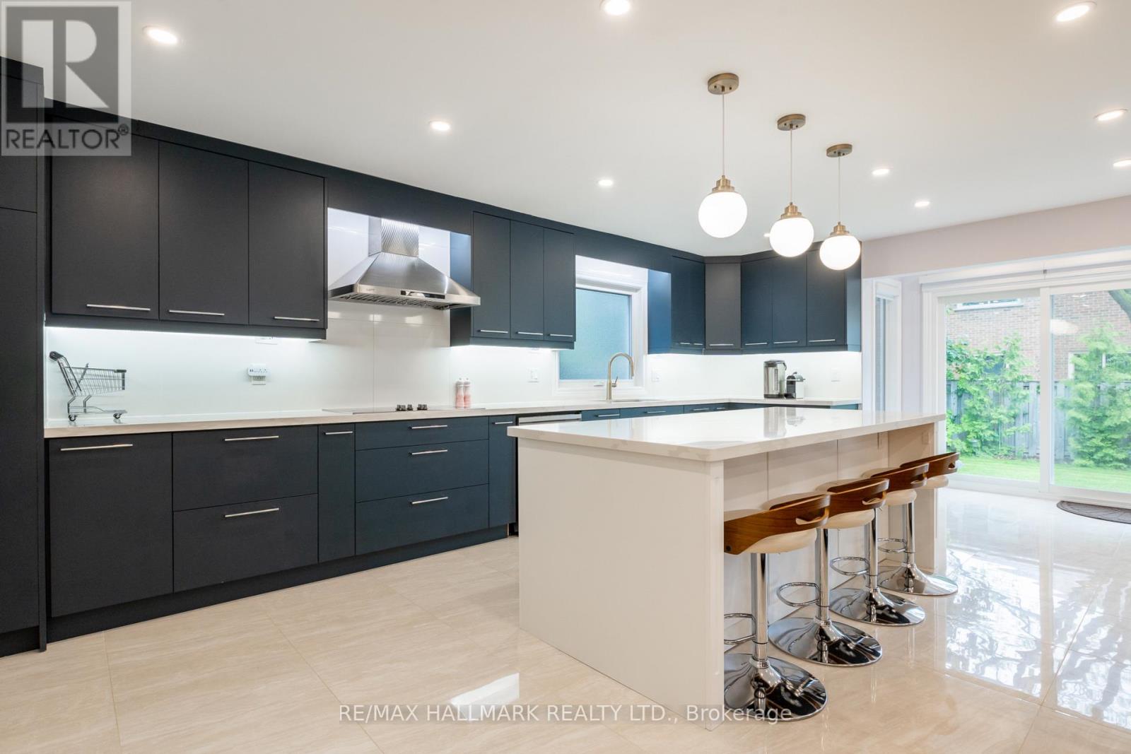 Photo 5 of 1309 Sweetbirch Court, Mississauga ON