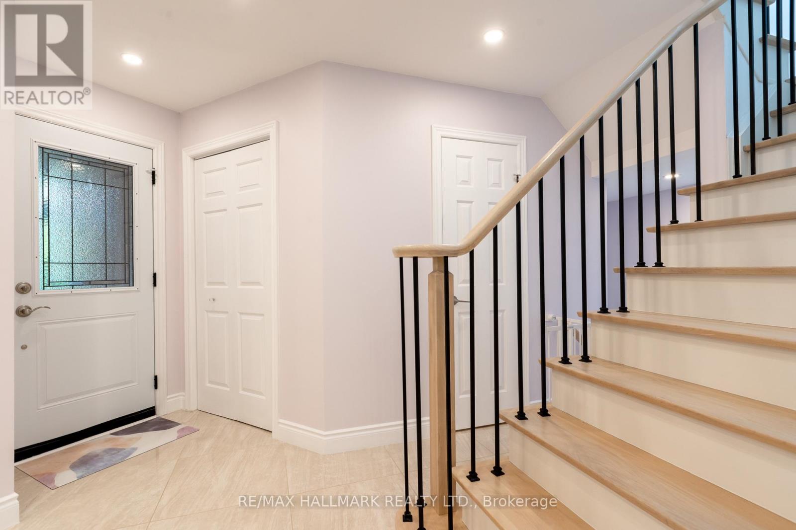 Photo 9 of 1309 Sweetbirch Court, Mississauga ON